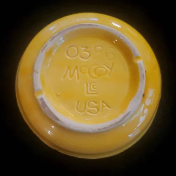Vintage Yellow McCoy Pottery Smiley Face Planter, Model 0386 - Picture 6 of 7
